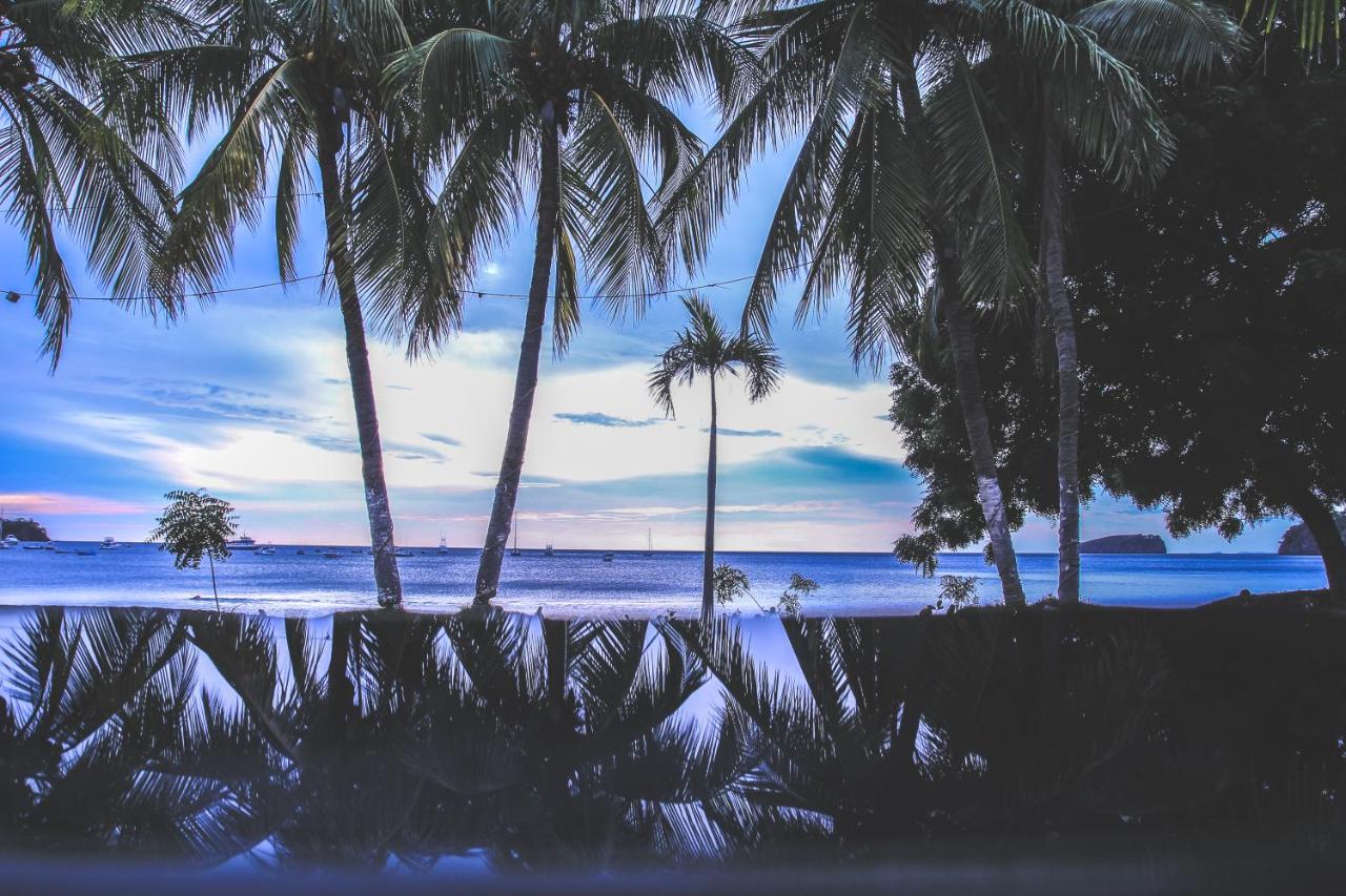 Café de Playa beach front suites Coco Esterno foto