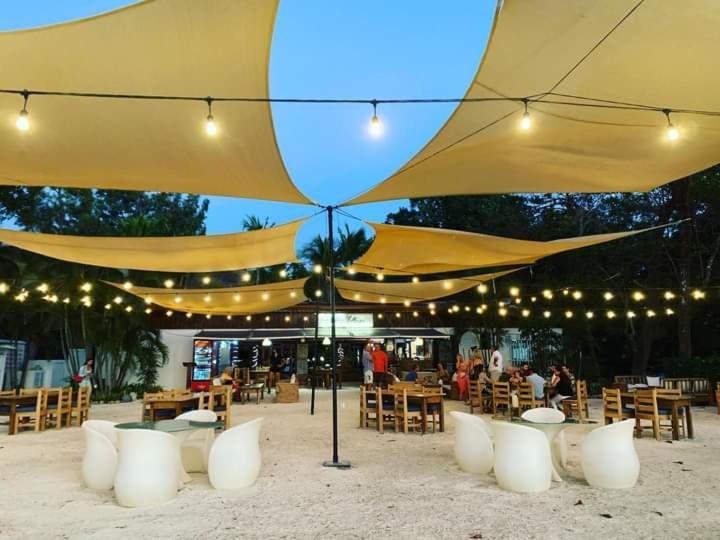 Café de Playa beach front suites Coco Esterno foto