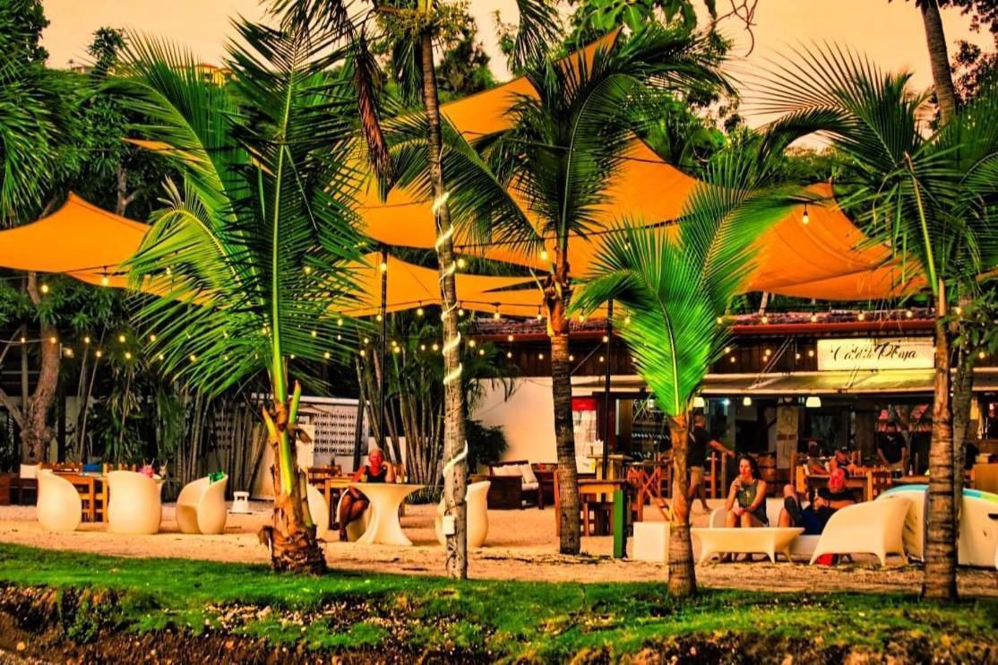 Café de Playa beach front suites Coco Esterno foto