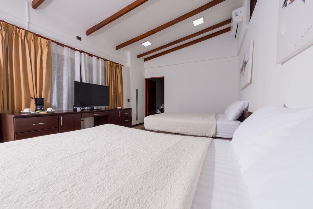 Café de Playa beach front suites Coco Esterno foto