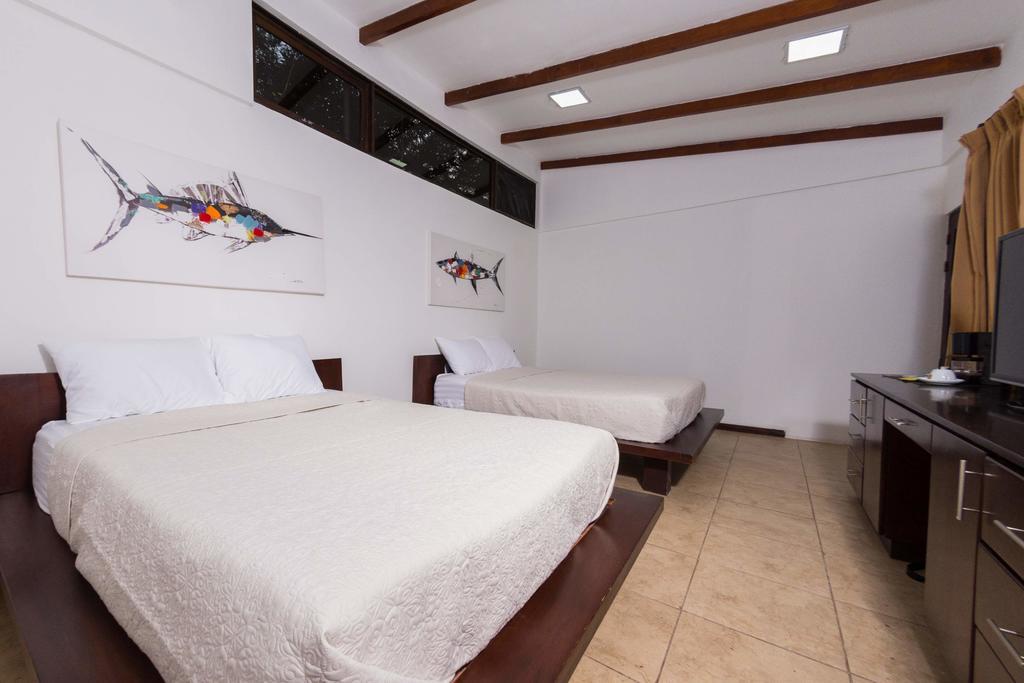 Café de Playa beach front suites Coco Esterno foto