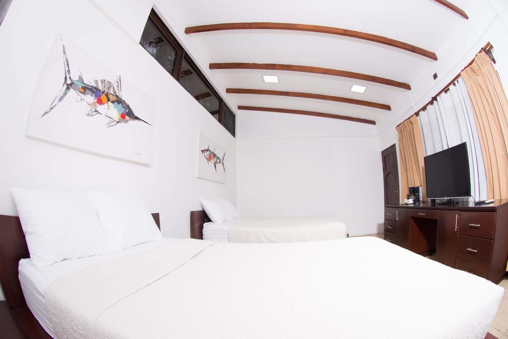 Café de Playa beach front suites Coco Esterno foto