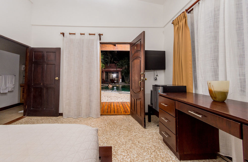 Café de Playa beach front suites Coco Esterno foto